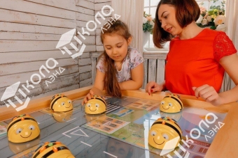 Набор Лого-роботов Пчелки (на док-станции) Bee-Bot